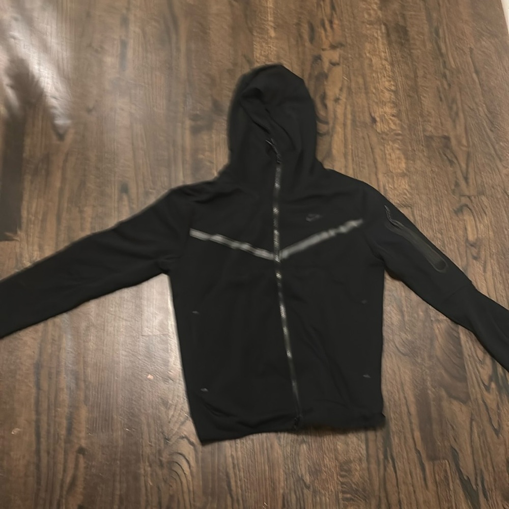Black Nike tech